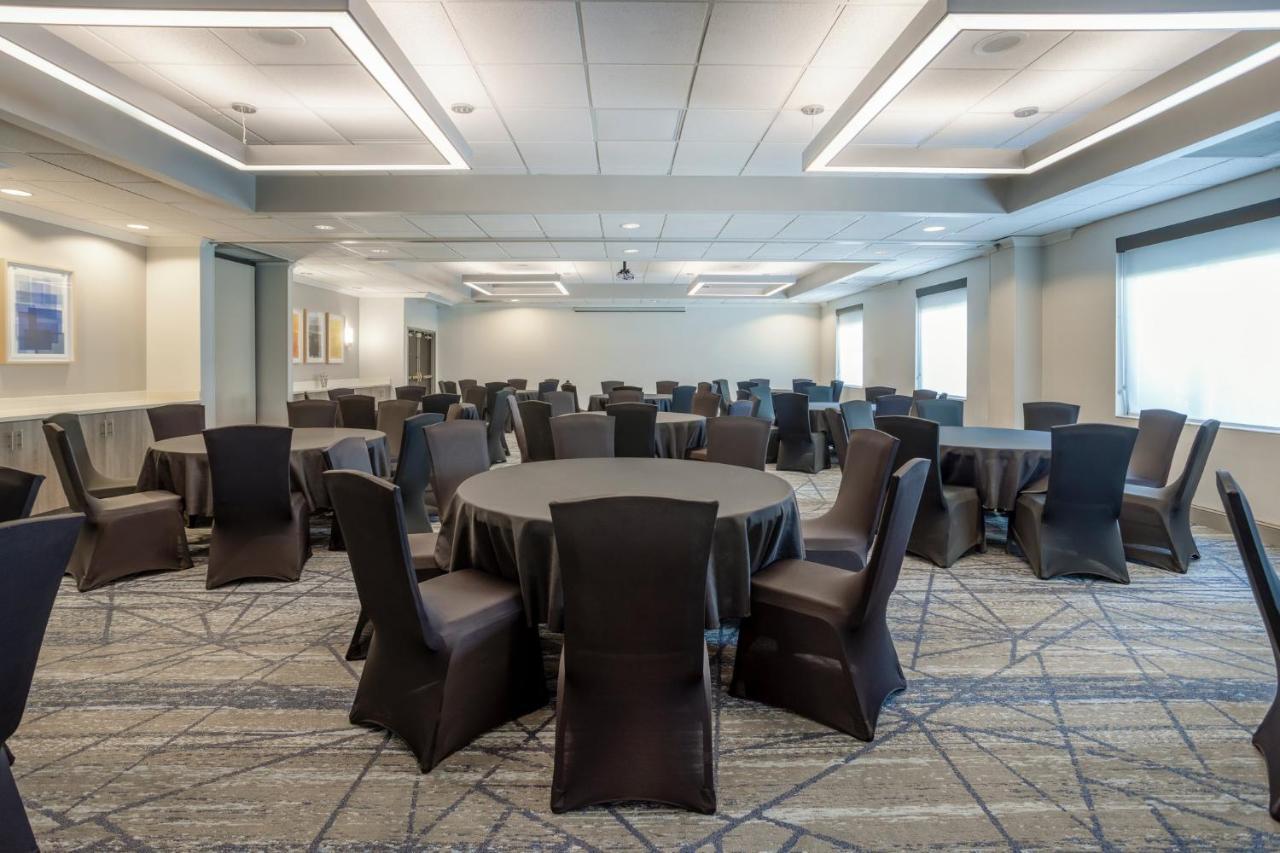 Holiday Inn Express And Suites Tampa I-75 At Bruce B. Downs By Ihg Esterno foto