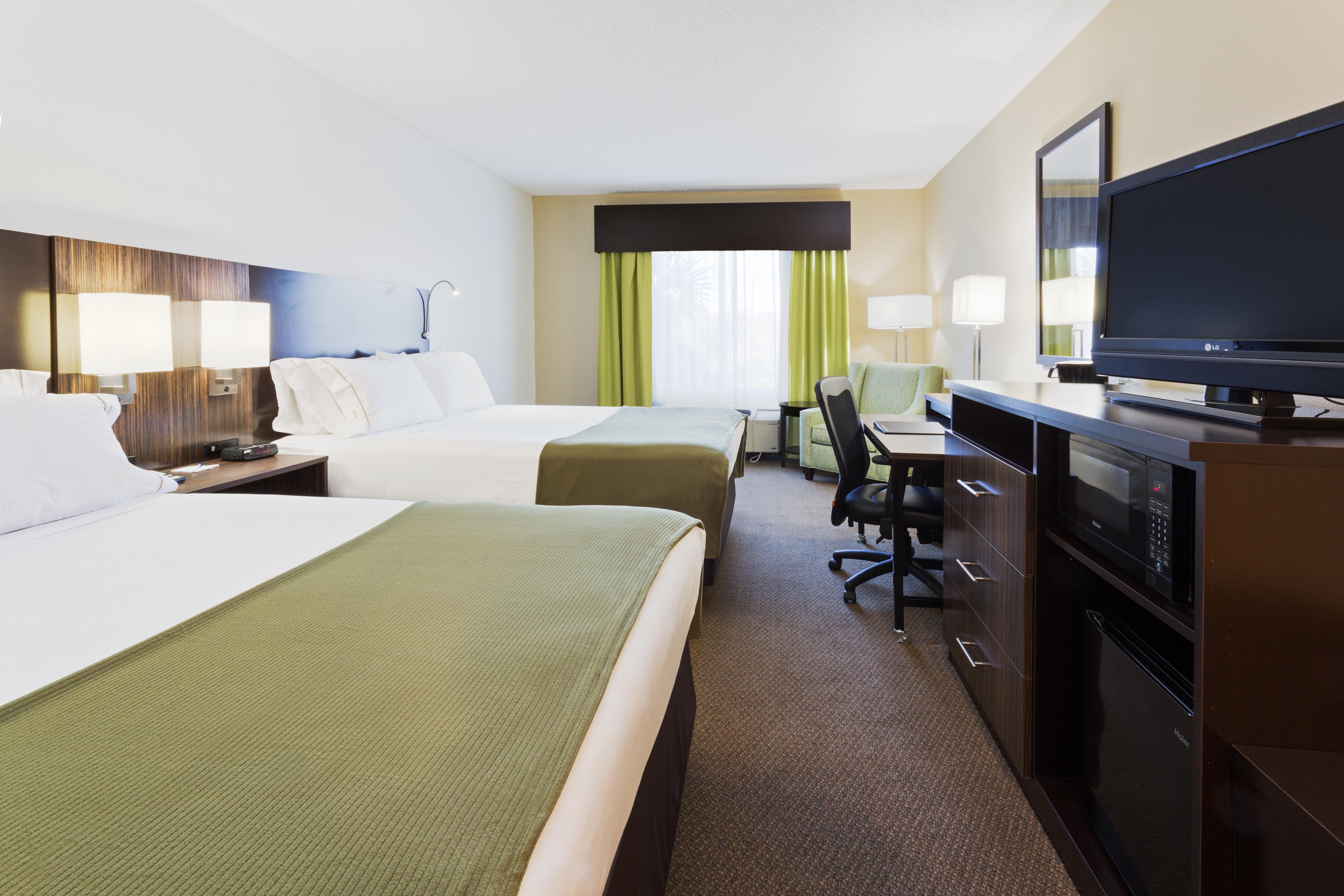 Holiday Inn Express And Suites Tampa I-75 At Bruce B. Downs By Ihg Esterno foto