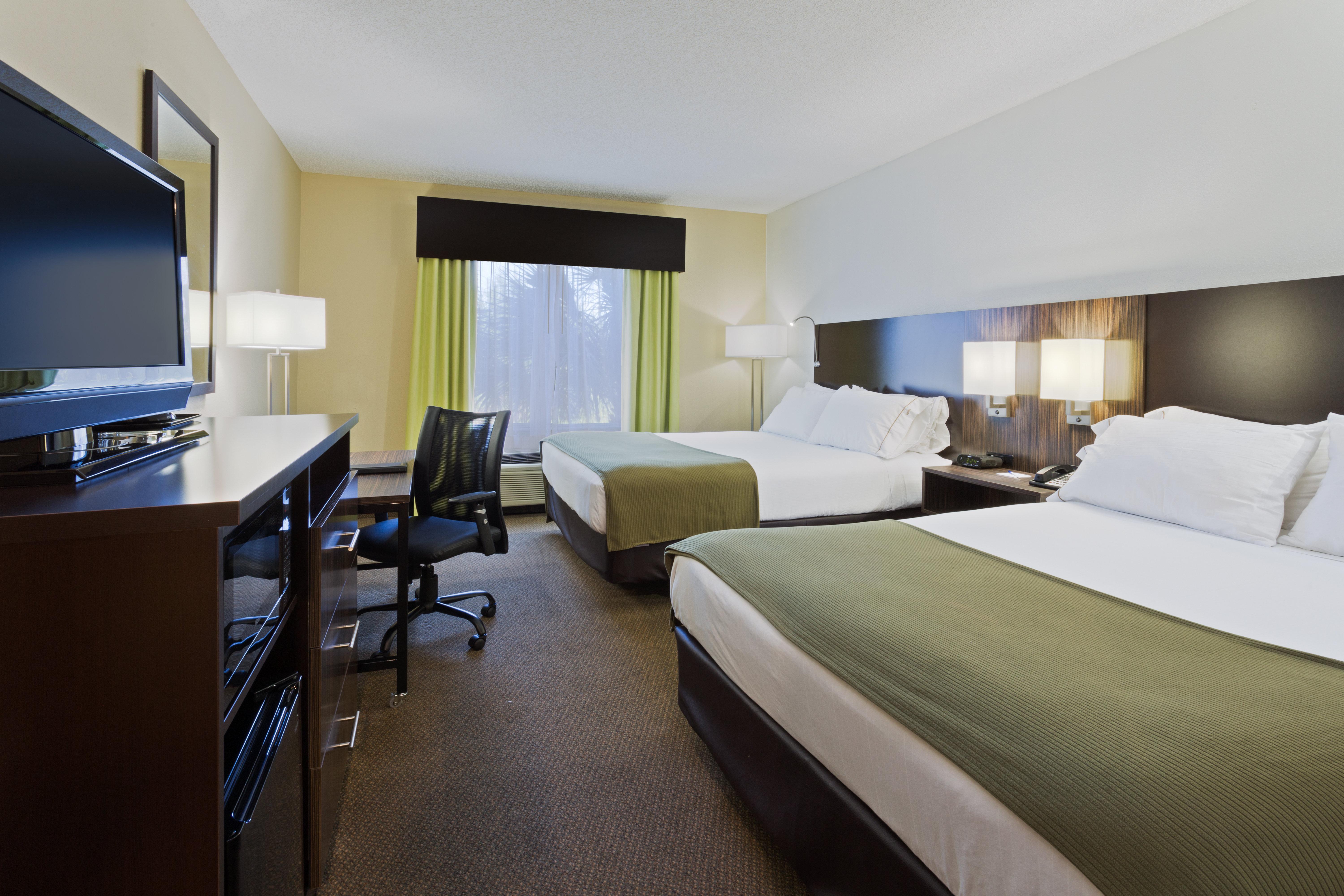 Holiday Inn Express And Suites Tampa I-75 At Bruce B. Downs, An Ihg Hotel Esterno foto