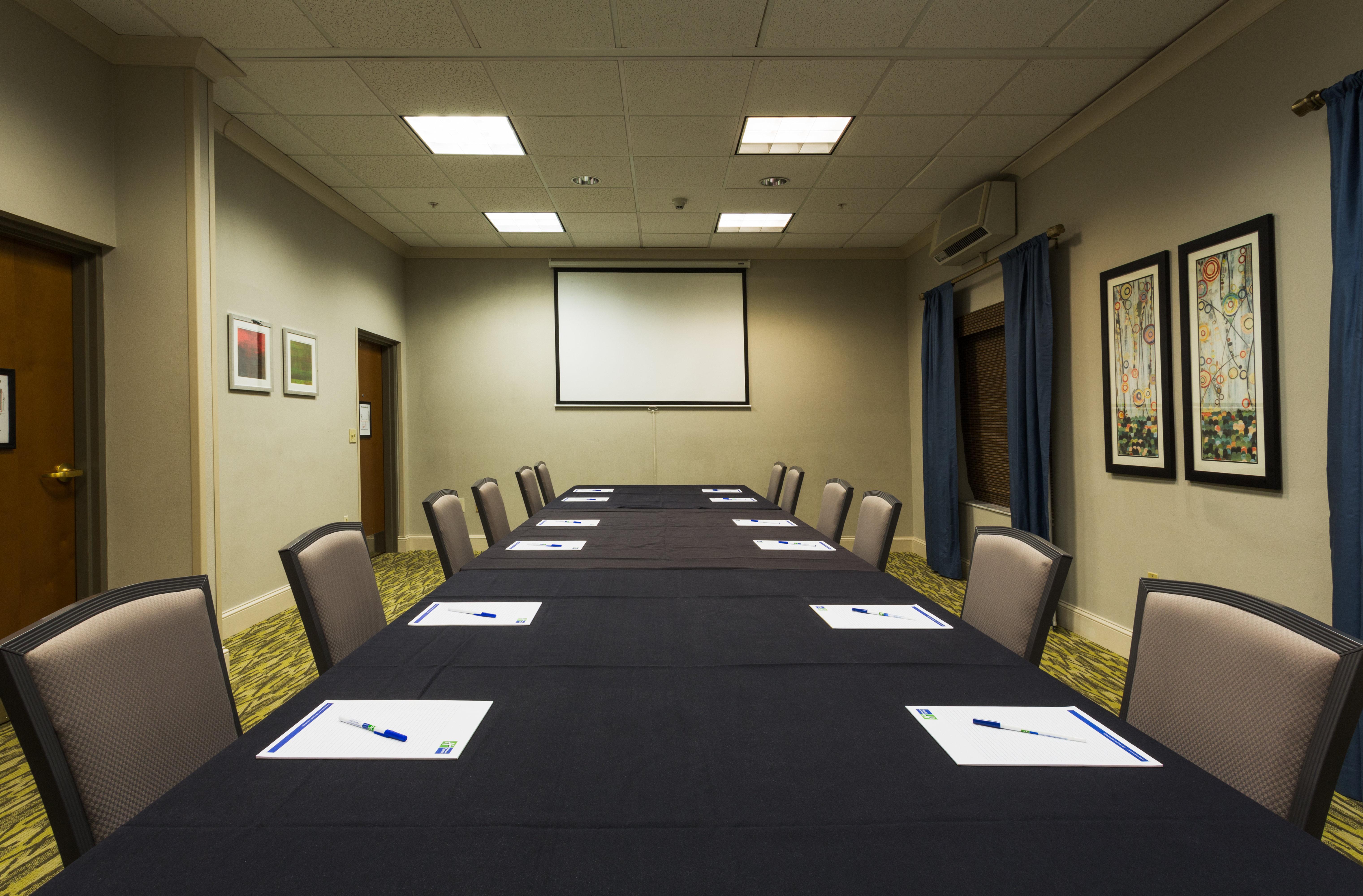 Holiday Inn Express And Suites Tampa I-75 At Bruce B. Downs By Ihg Esterno foto
