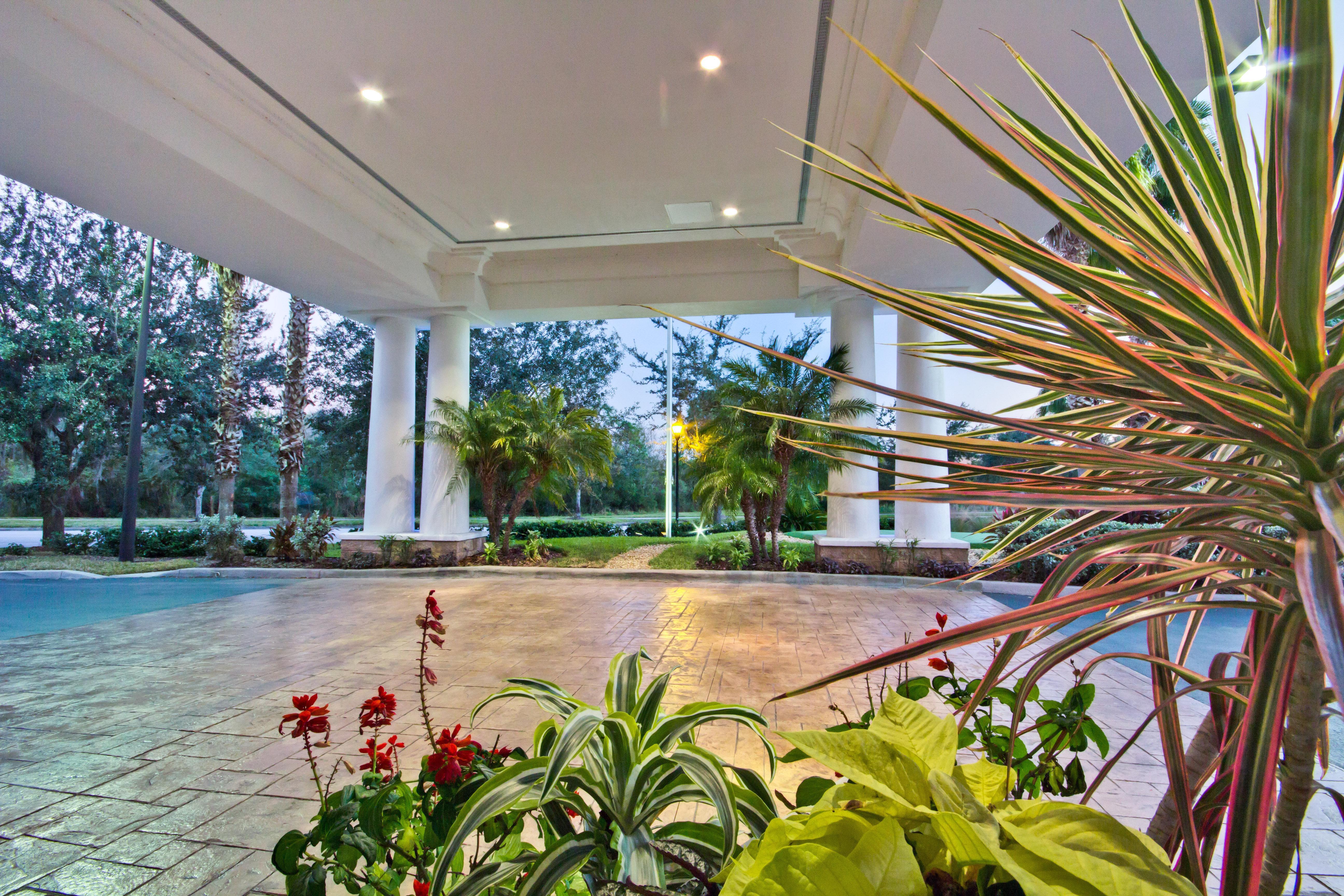 Holiday Inn Express And Suites Tampa I-75 At Bruce B. Downs By Ihg Esterno foto