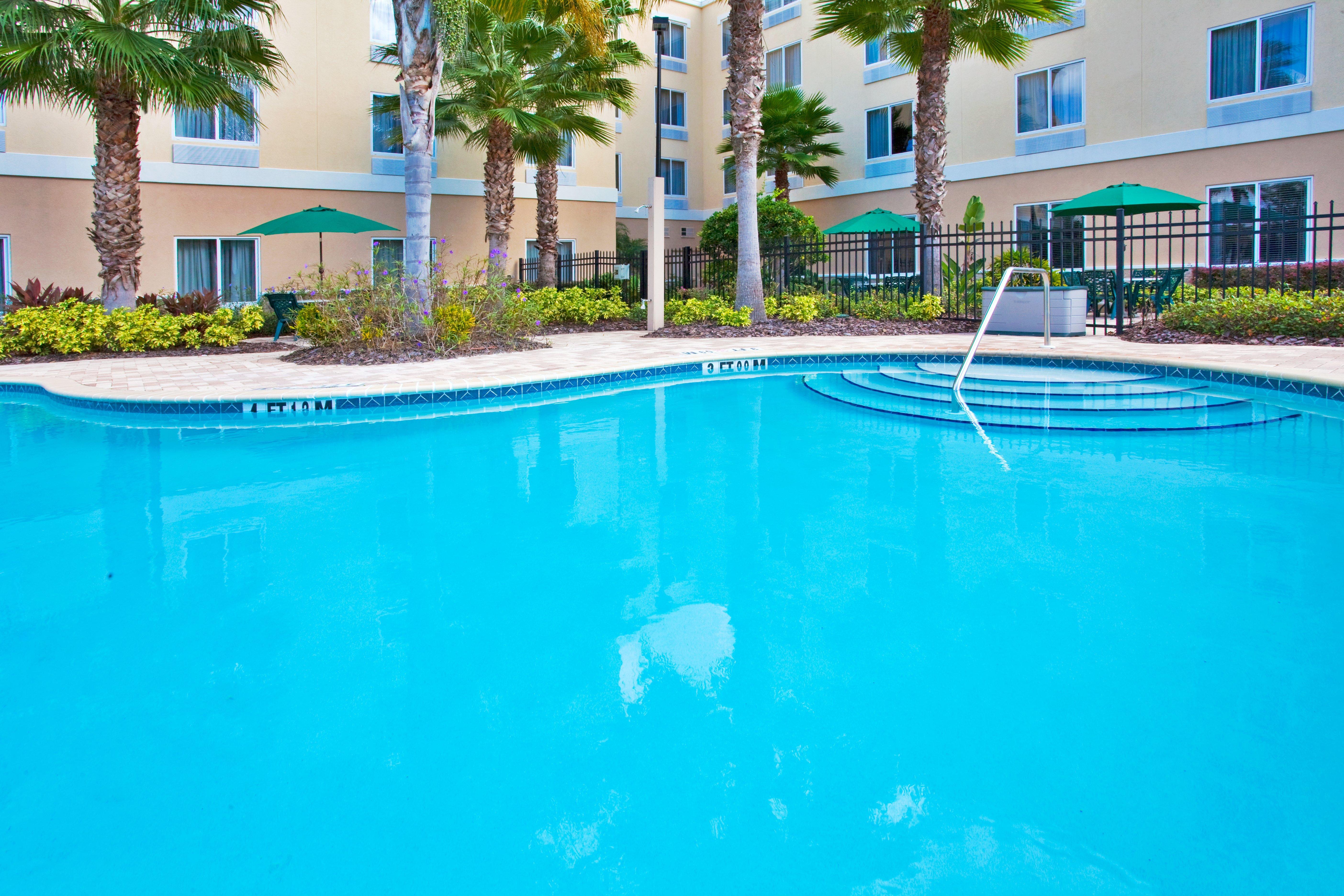 Holiday Inn Express And Suites Tampa I-75 At Bruce B. Downs By Ihg Esterno foto
