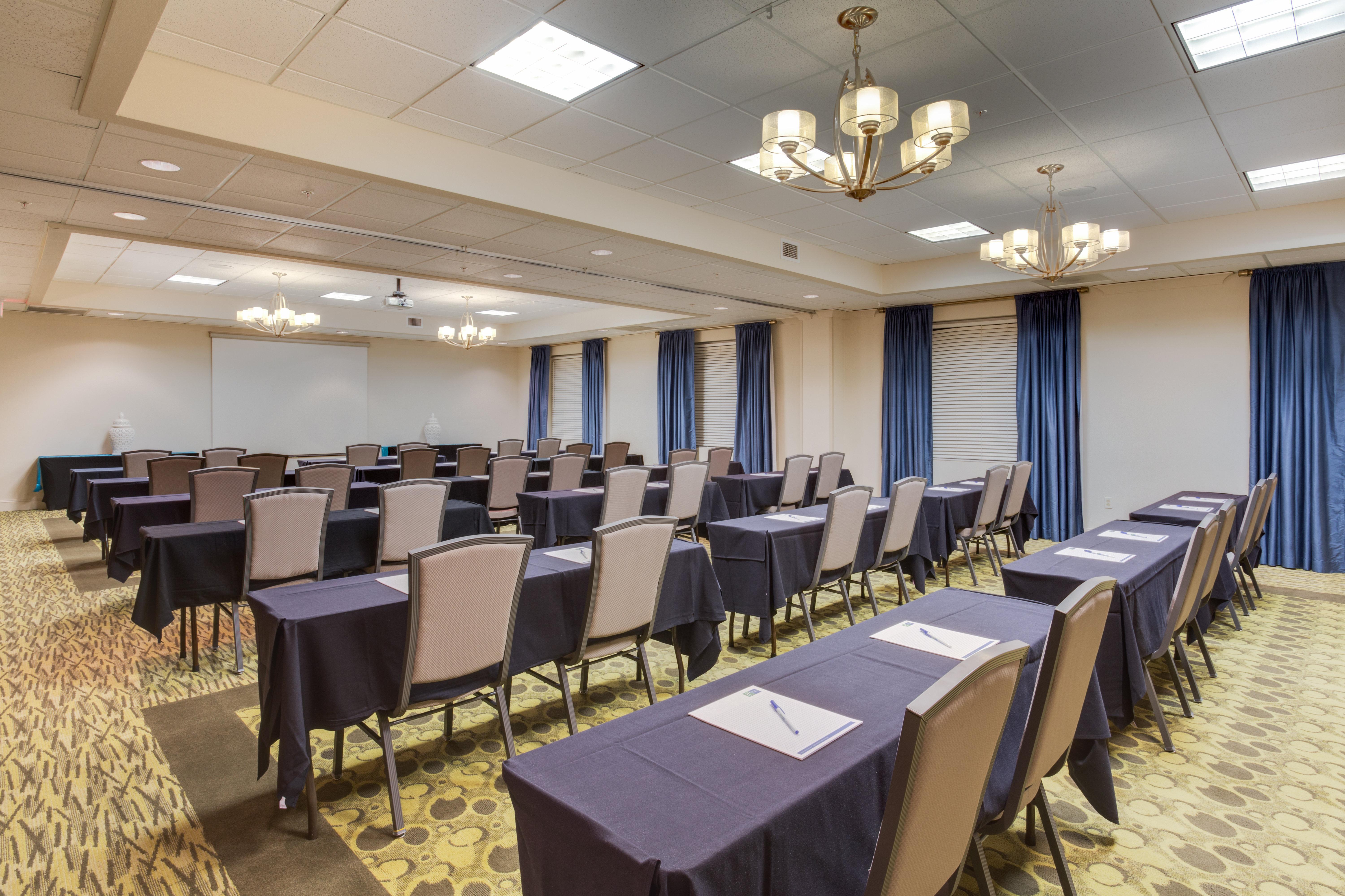 Holiday Inn Express And Suites Tampa I-75 At Bruce B. Downs By Ihg Esterno foto