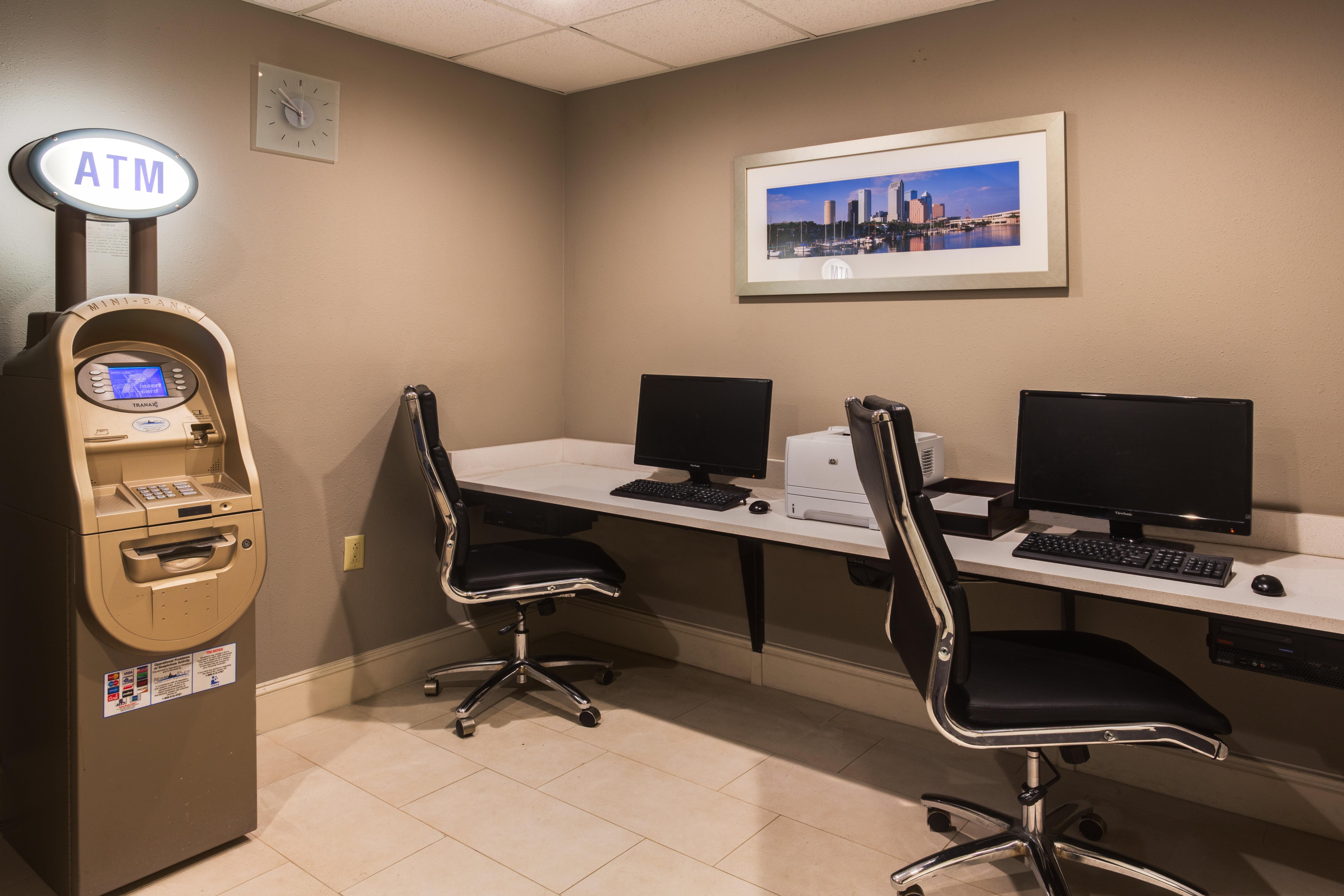 Holiday Inn Express And Suites Tampa I-75 At Bruce B. Downs By Ihg Esterno foto