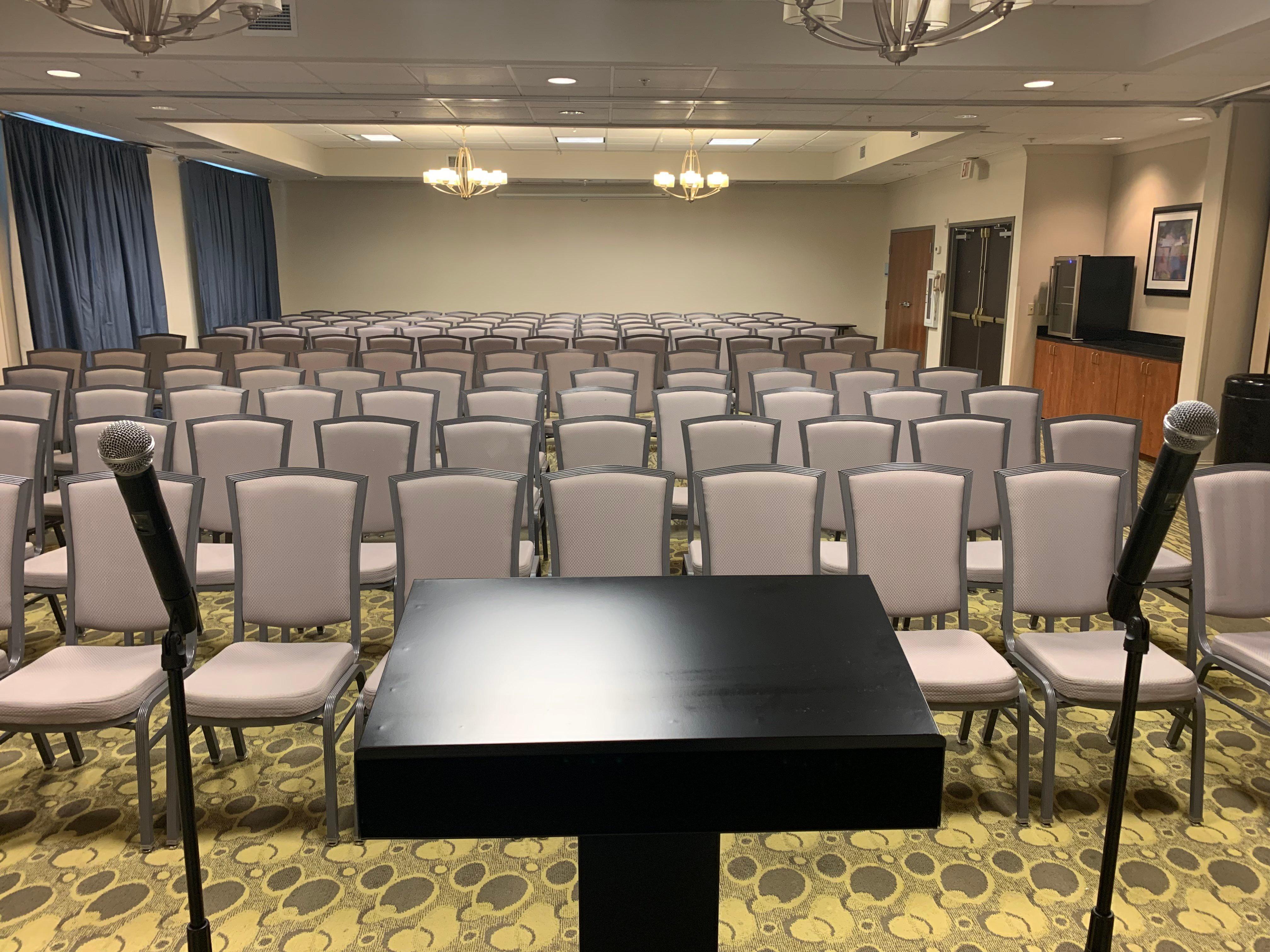 Holiday Inn Express And Suites Tampa I-75 At Bruce B. Downs By Ihg Esterno foto